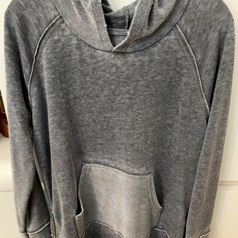 Evy's Tree Isla Size Small EUC
